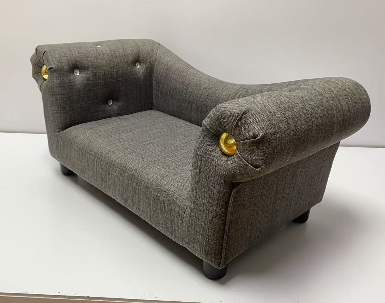 Classic Rolled-Arm Chesterfield with Button Embellishment Pet Sofa