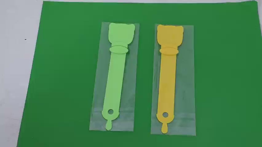 Sliding Squeeze Pet Treat Spoon