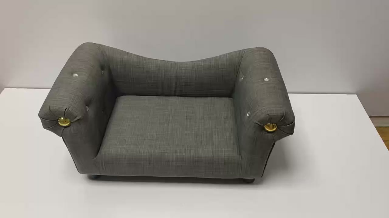 Classic Rolled-Arm Chesterfield with Button Embellishment Pet Sofa